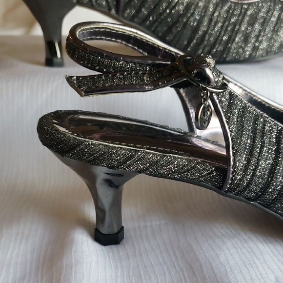 J.Reneé Batista Sophisticated Silver Slingback Heels with Textured Design,New - Picture 5 of 8